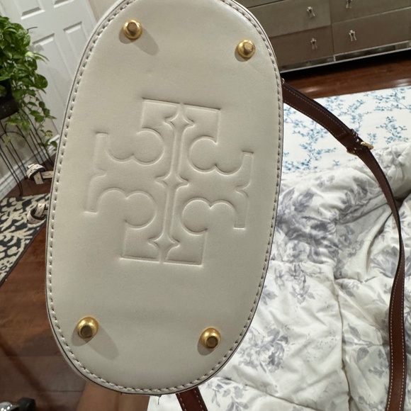 Tory burch bucket bag like new - Picture 4 of 4